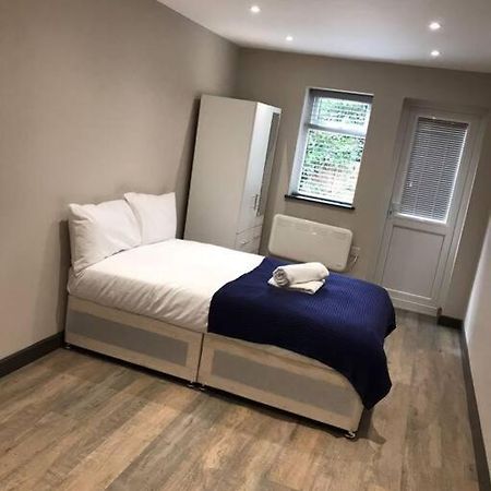 Bedfont House Apartamento Hillingdon Exterior foto